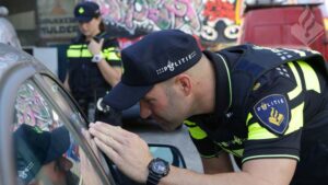 Achter de blauwe lichten: op patrouille met de politie van Rijswijk